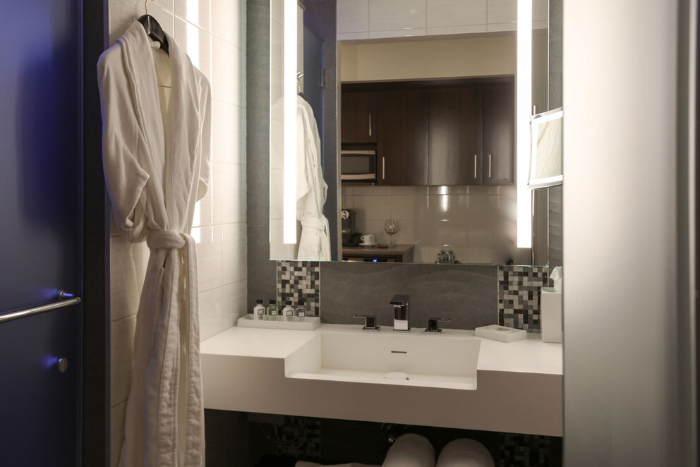 Presidential Suite Bathroom at our nyc brooklyn hotel